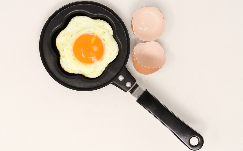Почему яйца такие разные на вкус в зависимости от того, как они приготовлены?