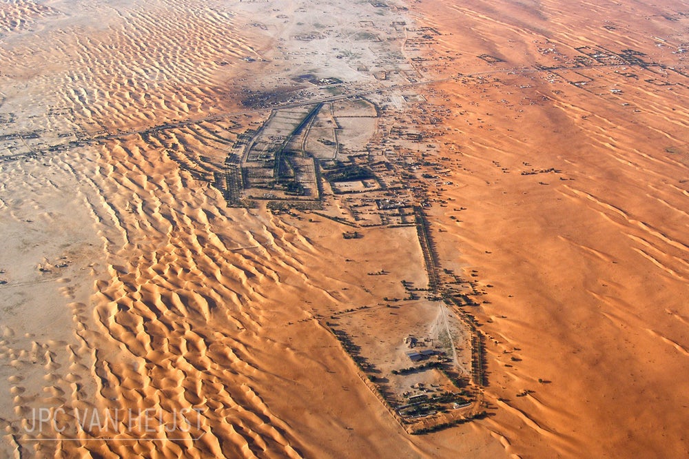Поселение посередине Сахары - Мавритания. Фото: JPC van Heijst
