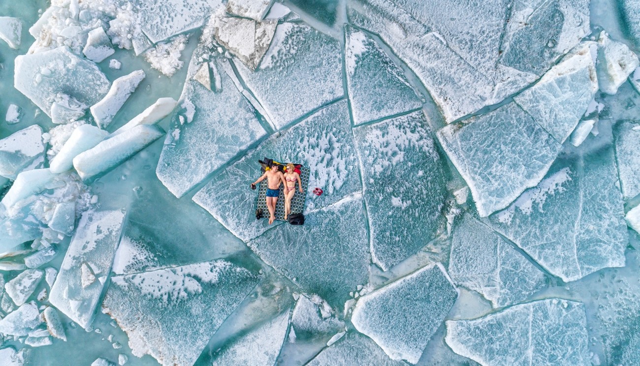Второе место - Люди. "Пляжный сезон". (Капчагай, Казахстан). Фото:  © Alexandr Vlassyuk / Drone Photo Awards 2021
