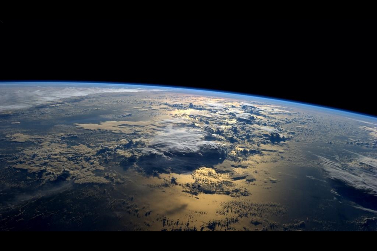Космонавт НАСА Рейд Уайзман опубликовал в твиттер эту фотографию с Международной космической станции 2 сентября 2014 года.