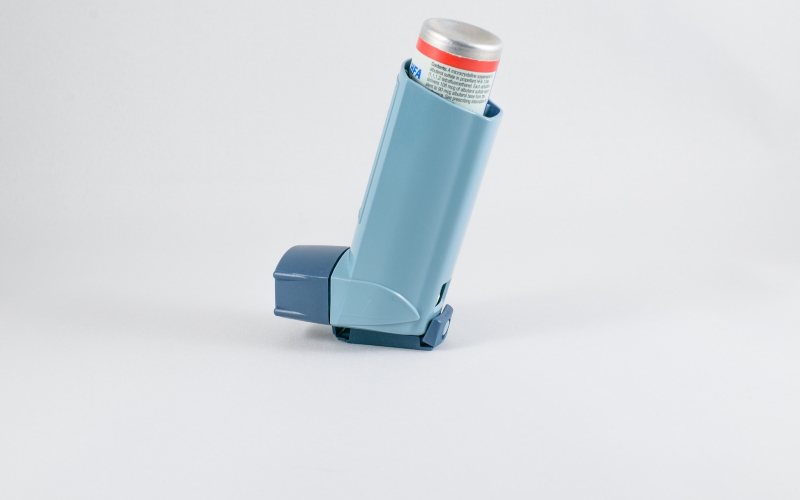 Исследователи идентифицировали противовоспалительную молекулу, которая может привести к новым методам лечения тяжелой астмы.