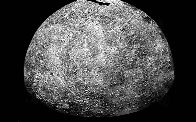 Мозаика Меркурия, сшитая из изображений, сделанных космическим кораблем Mariner 10 в 1970-х годах.