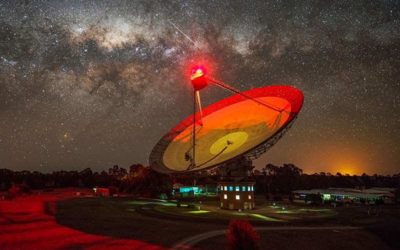 Радиотелескоп Паркса Государственного объединения научных и прикладных исследований, также называемый The Dish, находится в Австралии.