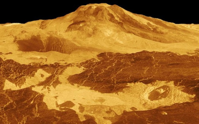 Снимки, сделанные космическим зондом «Магеллан» в 1990-х годах, свидетельствуют об извержениях вулканов и потоках магмы на Венере.