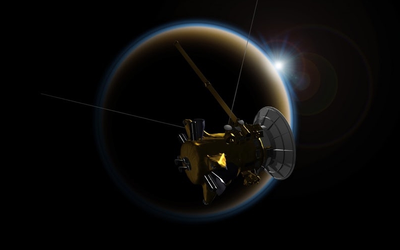 Представление художником Кассини, летящего от Титана.