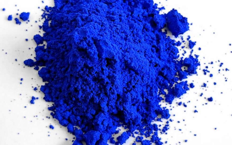 Революционный пигмент синего цвета для промышленных и художественных цветных материалов.