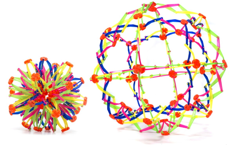 Новая кристаллическая структура может расширяться, когда она вступает в контакт с определенным химическим веществом - вроде этой игрушки сферы Хобермана.