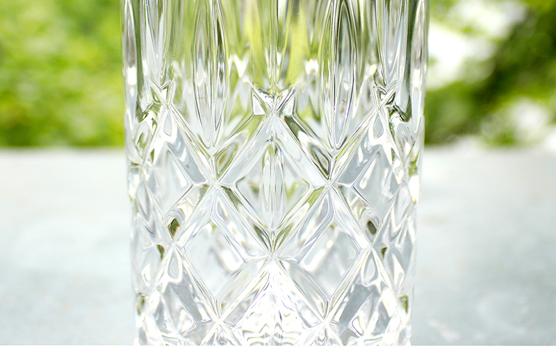 Ученые разработали новую грозную форму стекла, достаточно прочную, чтобы поцарапать поверхность алмаза.