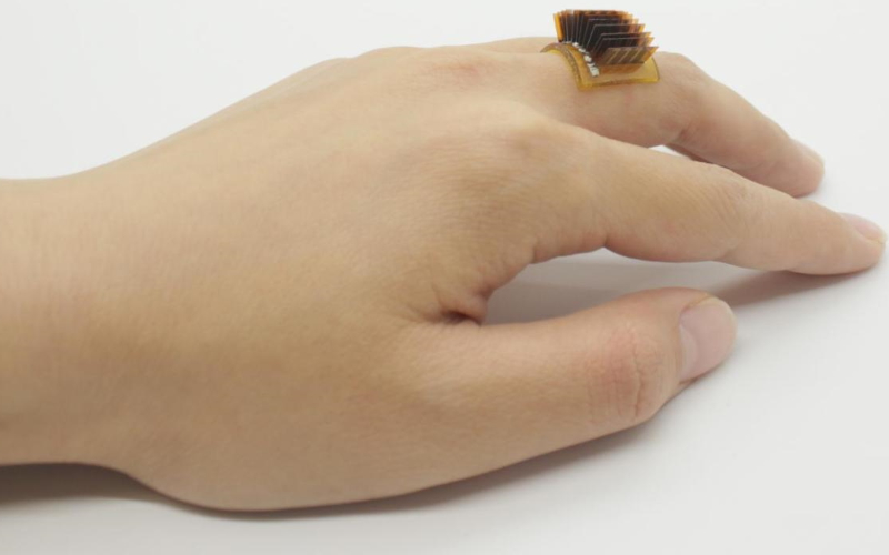 Ученые из Университета Колорадо разработали термоэлектрическое устройство, которое можно носить как кольцо и собирать энергию от человеческого тела.