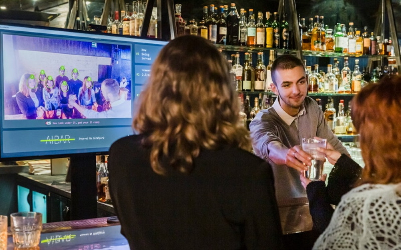 Система A.I. Bar была опробована в лондонском коктейль-баре и внедряется в качестве программного обеспечения как сервис.
