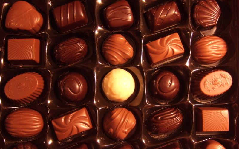 Самый традиционный шоколад (на фото) содержит около 50% сахара по весу.