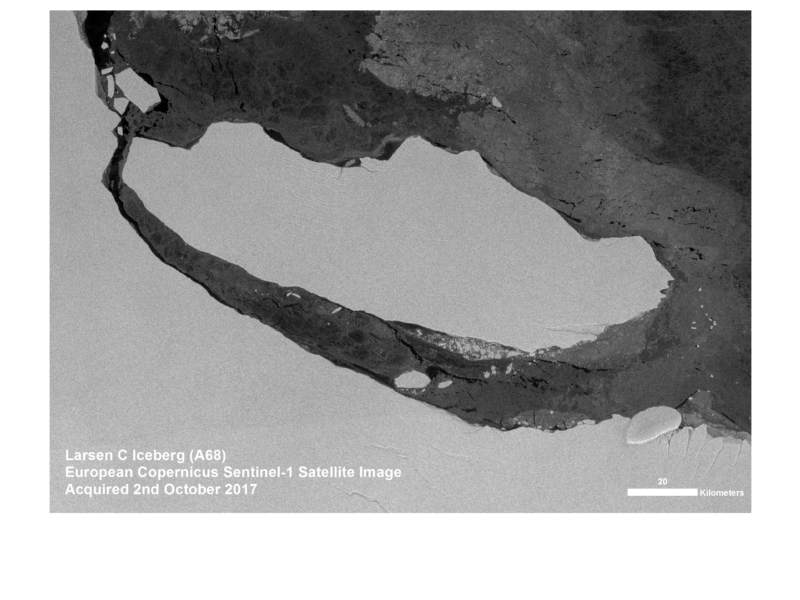Спутниковый снимок гигантского айсберга A68 вскоре после того, как он откололся от шельфового ледника Ларсен C. 