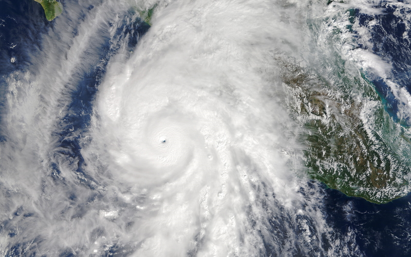 Ураган «Патриция» над восточной частью Тихого океана — самый сильный ураган за всю историю наблюдений.