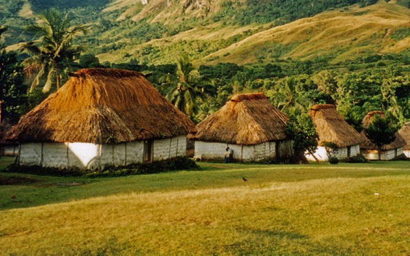 Ученые рассмотрели проблемы самовосстановления после циклонов в традиционной фиджийской деревне: пример деревни Навала.