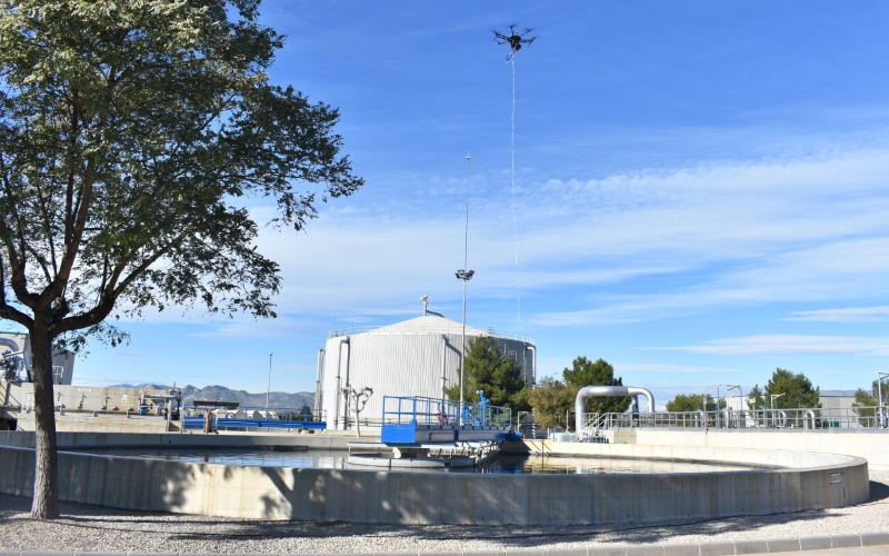 Электронный нос на дроне улавливает вонь очистных сооружений. Дрон использует устройство RHINOS (Real-time HIgh-speed e-NOSe) для обнаружения и измерения дурно пахнущих газов на очистных сооружениях на юге Испании.