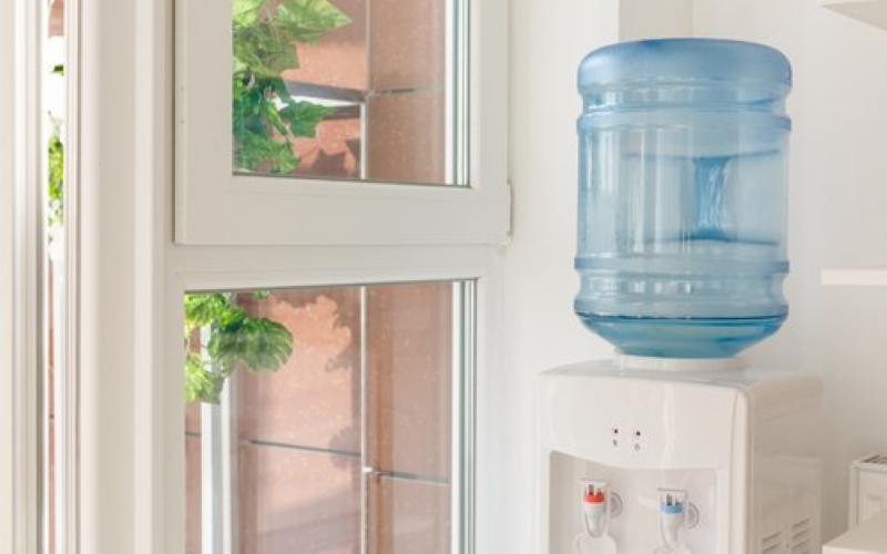Повышенное воздействие фосфорорганических эфиров на человека при проглатывании питьевой воды из диспенсеров для воды: источники, влияющие факторы и оценка воздействия.