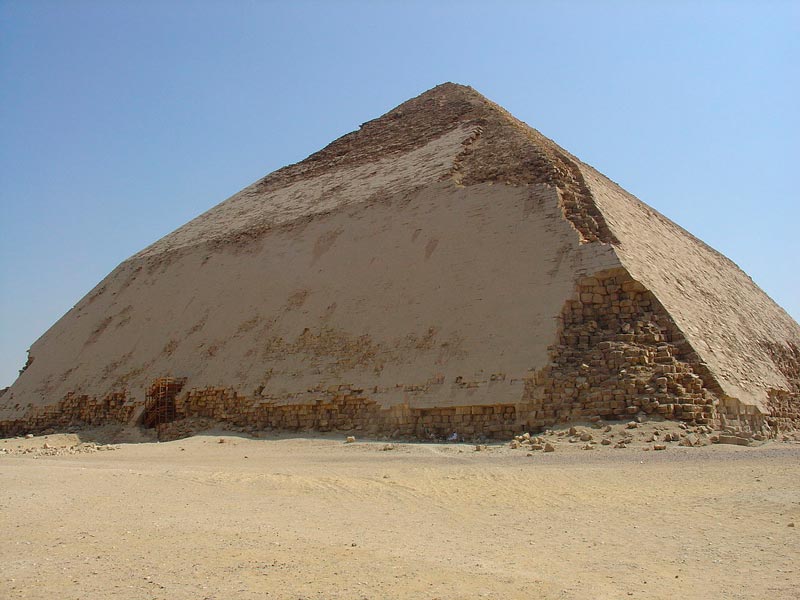 Ломаная пирамида — египетская пирамида в Дахшуре
