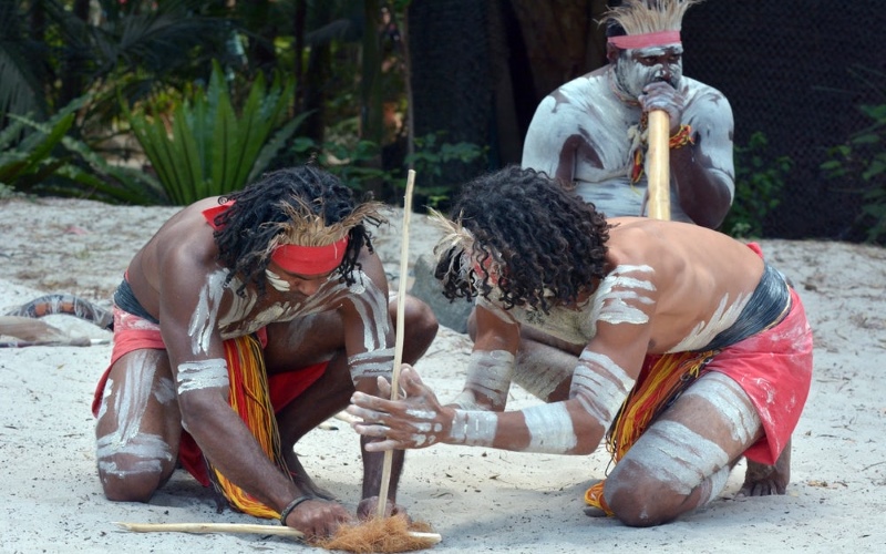 Новое смелое исследование предполагает, что аборигены-австралийцы жили на южном континенте целых 120 000 лет - почти вдвое дольше, чем считалось ранее.