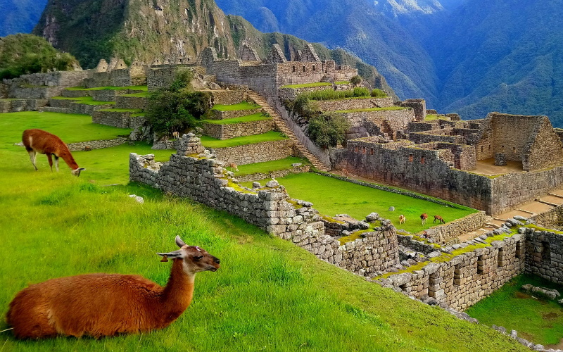 Древний город инков Уайна-Пикчу (Huayna Picchu).