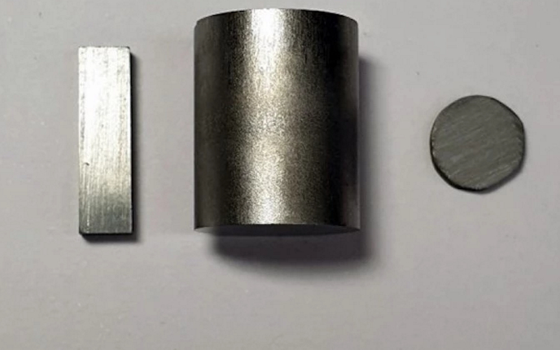 Образцы очищенного поликристаллического селенида олова, которые, как показали новые исследования, являются отличным термоэлектрическим материалом.