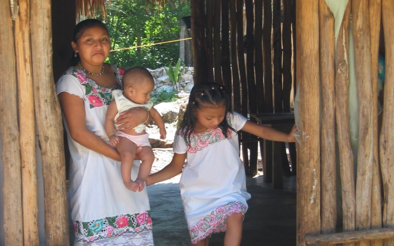 Члены семьи майя с полуострова Юкатан, Мексика.