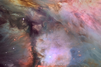 На фото в большом разрешении, часть центра туманности показана так, как она получена космическим телескопом Хаббл.